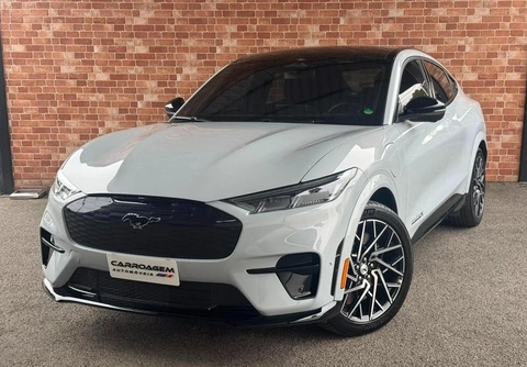 Ford Mustang Mach-E GT 2023 Branco — foto 1 de 3
