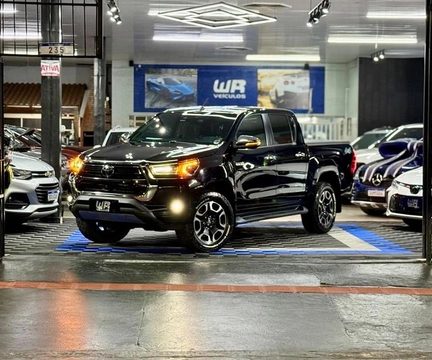 Toyota Hilux 2023 Preto — foto 1 de 3
