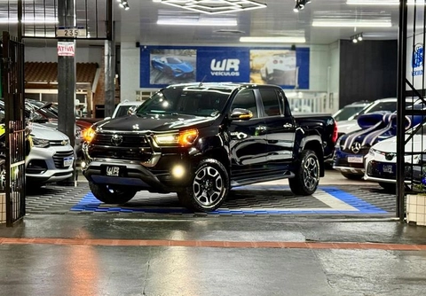Toyota Hilux 2023 Preto — foto 1 de 3