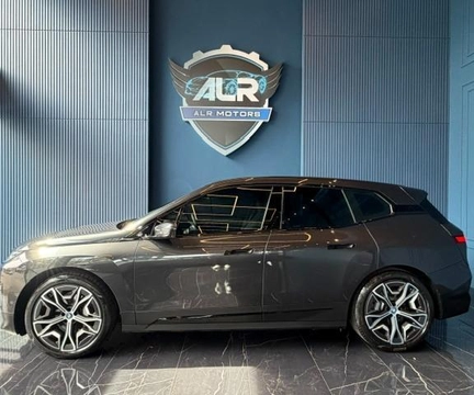 BMW iX 2024 Cinza — foto 1 de 3
