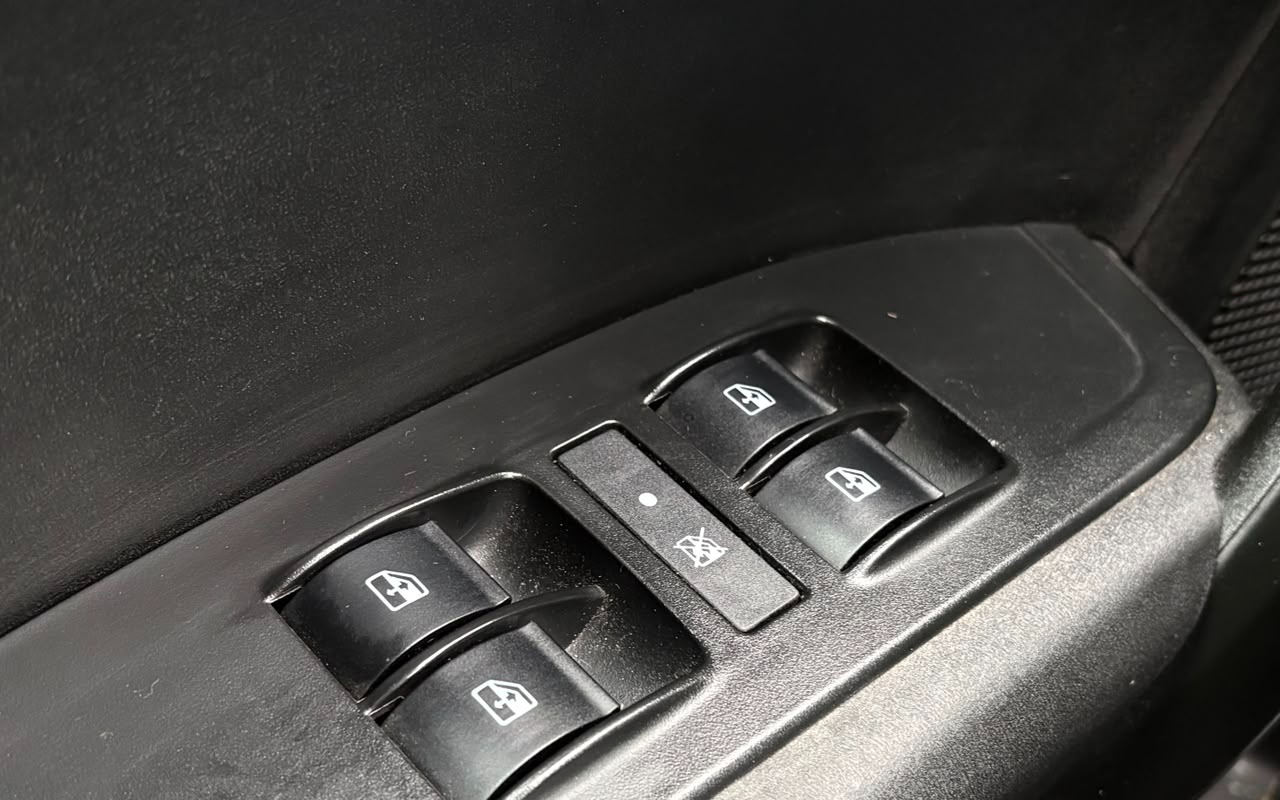 imagem-https://www.socarrao.com.br/sc-vehicle-images-prod/3148281/1786459153074-V2hhdHNBcHAgSW1hZ2UgMjAyNi0wOC0xMSBhdCAxMC40Ni4zNyAoMSkuanBlZw.jpeg