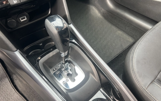imagem-https://www.socarrao.com.br/sc-vehicle-images-prod/3149794/1789657248996-sBpIEB00jTHS2XmZFJN1SJdSVuNsM9lx.jpg