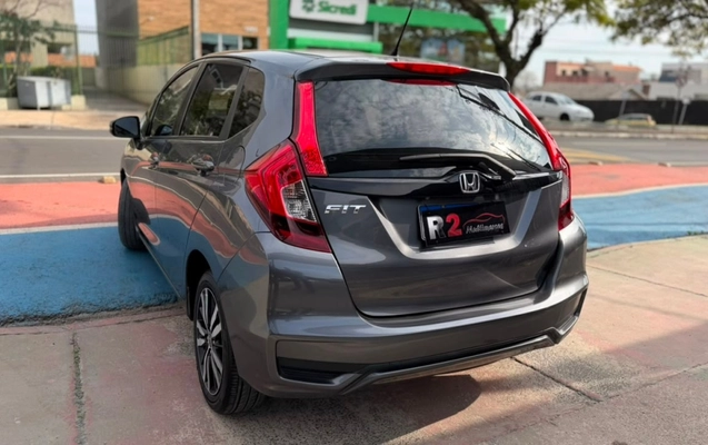 imagem-https://www.socarrao.com.br/sc-vehicle-images-prod/3151252/1786472270347-EnDDRm8GF1jL2fYnN6AiuRatFy6MBph2.jpg
