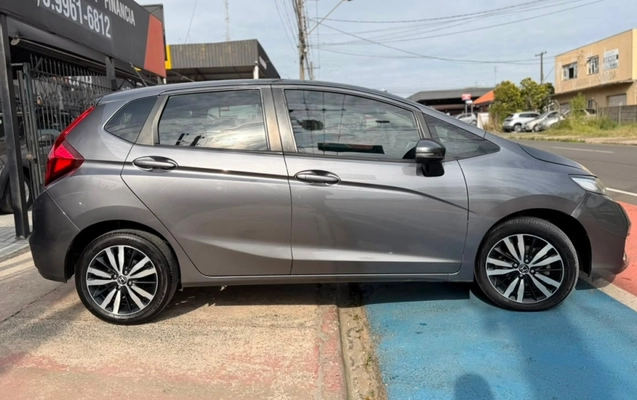imagem-https://www.socarrao.com.br/sc-vehicle-images-prod/3151252/1786472270352-gWTDiZbUJhIMQpDG5Uy5tg22qlAPrFjH.jpg