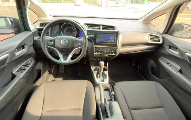imagem-https://www.socarrao.com.br/sc-vehicle-images-prod/3151252/1786472270362-gjSMFBTDvqvCjOFWBw7negHgWxquGeyz.jpg