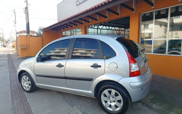 imagem-https://www.socarrao.com.br/sc-vehicle-images-prod/3152993/1787662681703-app-photos-x3Wn1fjewQqpek9KCtG7wwYDRfvi20ne.jpg