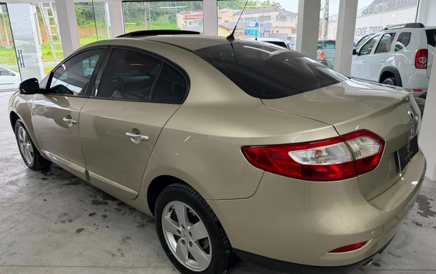 imagem-https://www.socarrao.com.br/sc-vehicle-images-prod/3153069/1786476659066-YmEzYWM2MjMtMmE0Zi00MGY1LWEzMDMtY2JjY2UxMjZmNzdkLmpwZw.jpg