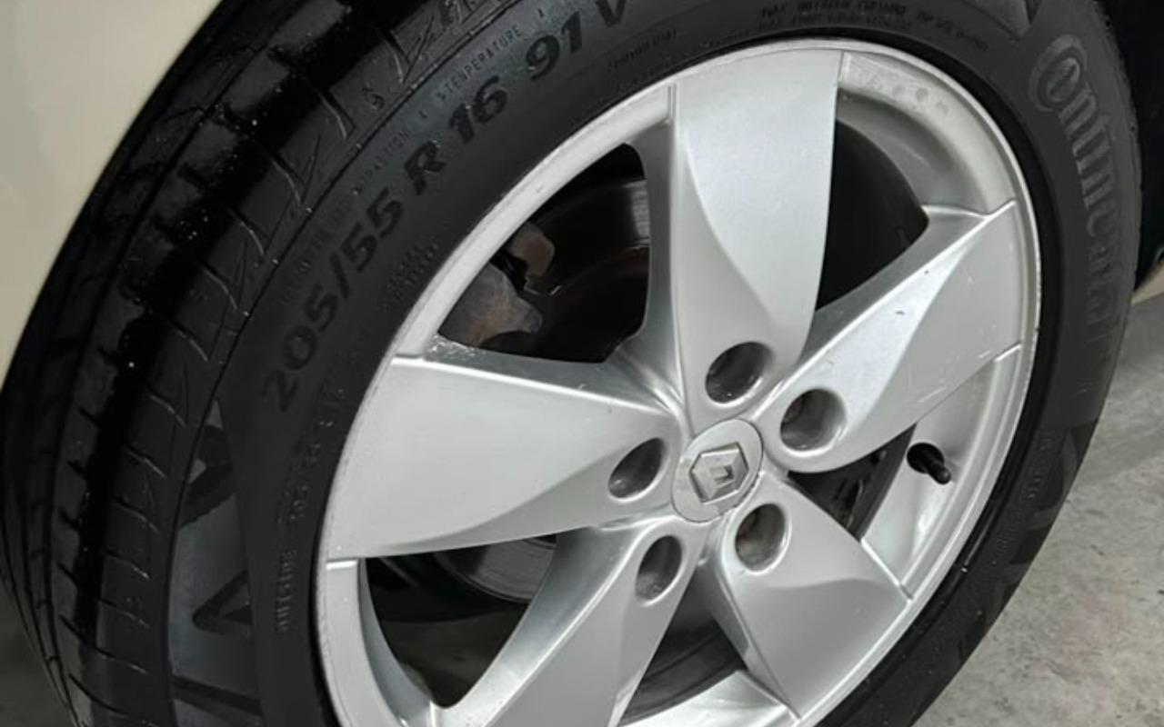 imagem-https://www.socarrao.com.br/sc-vehicle-images-prod/3153069/1786476659287-OTdmODY0MjgtYzdmOS00OGUyLWEzNWYtOWVkZjQxMDk0OTQxLmpwZw.jpg