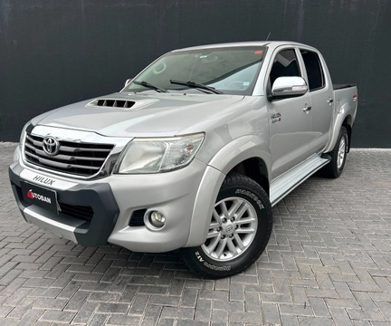 Toyota Hilux 2015 Prata — foto 1 de 3