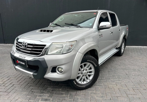 Toyota Hilux 2015 Prata — foto 1 de 3