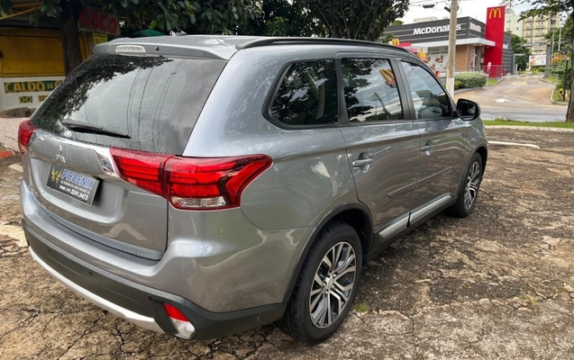 imagem-https://www.socarrao.com.br/sc-vehicle-images-prod/3155228/1786484639845-jtPZ5Rc1JxPJSt9SmC5DtGwjdo1O7nIc.jpg