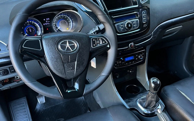 imagem-https://www.socarrao.com.br/sc-vehicle-images-prod/3160940/1786501858816-SU1HXzk0MjEuanBlZw.jpeg