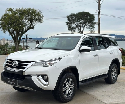 Toyota Hilux SW4 2019 Branco — foto 1 de 3