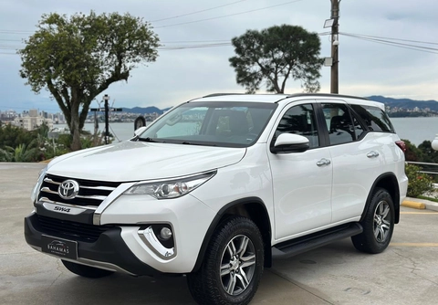 Toyota Hilux SW4 2019 Branco — foto 1 de 3
