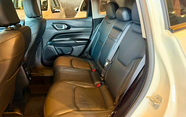 imagem-https://www.socarrao.com.br/sc-vehicle-images-prod/3170758/1787681262451-8270730_11_B_72ed5552d1.jpeg