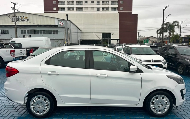 imagem-https://www.socarrao.com.br/sc-vehicle-images-prod/3170902/1788898107092-e8696531489949dab863897eba8168d3_1786538006032.jpg