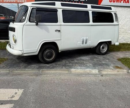 Volkswagen Kombi Lotação 1.6 MPi 2004 Branco — foto 1 de 3