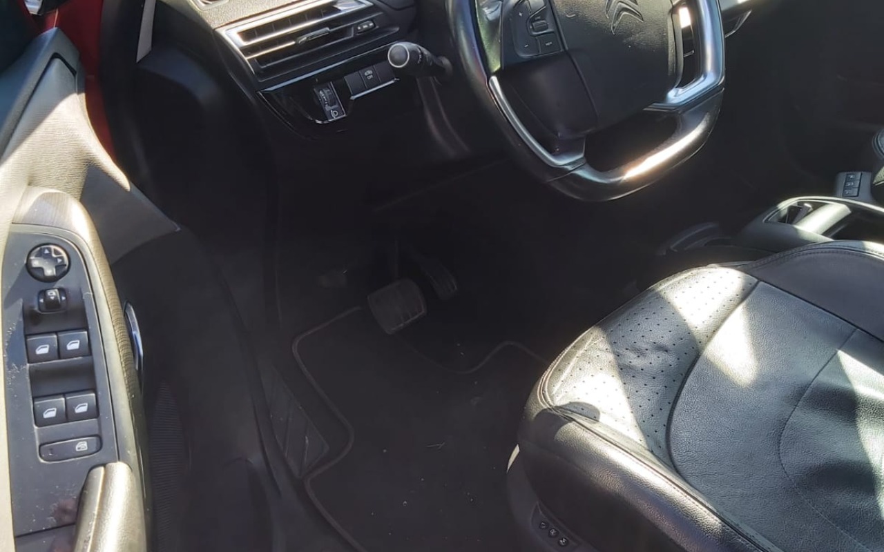 imagem-https://www.socarrao.com.br/sc-vehicle-images-prod/3175595/1786549572012-V2hhdHNBcHAgSW1hZ2UgMjAyNi0wOC0wMSBhdCAyMC4zNi40MyAoNykuanBlZw.jpeg