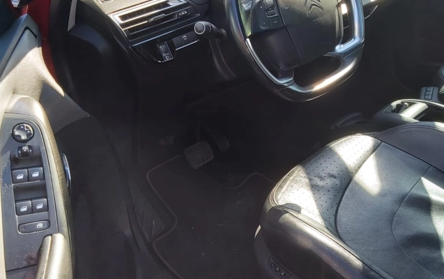 imagem-https://www.socarrao.com.br/sc-vehicle-images-prod/3175595/1786549572012-V2hhdHNBcHAgSW1hZ2UgMjAyNi0wOC0wMSBhdCAyMC4zNi40MyAoNykuanBlZw.jpeg