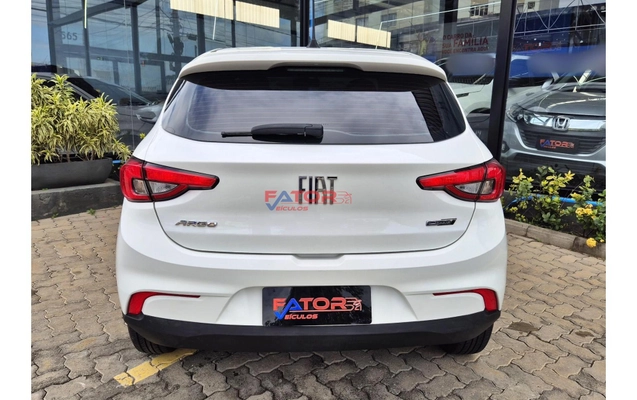 imagem-https://www.socarrao.com.br/sc-vehicle-images-prod/3175663/1786549763093-b1b05d90c73c4a0aa96ecd2e4326fa8e_1785266796624.jpg