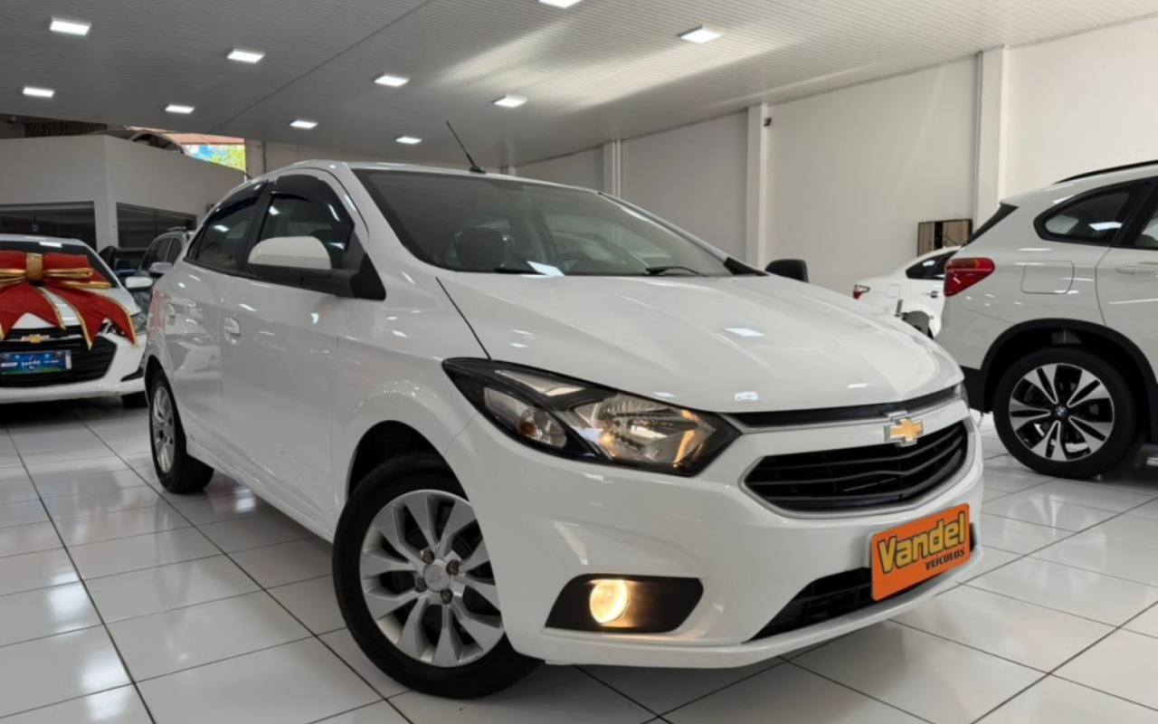 imagem-https://www.socarrao.com.br/sc-vehicle-images-prod/3177282/1786554227497-MjAyNl8wNV8xOV8xNF8wMF80OC5qcGc.jpg
