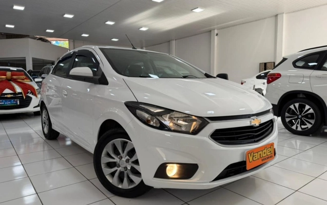 imagem-https://www.socarrao.com.br/sc-vehicle-images-prod/3177282/1786554227497-MjAyNl8wNV8xOV8xNF8wMF80OC5qcGc.jpg
