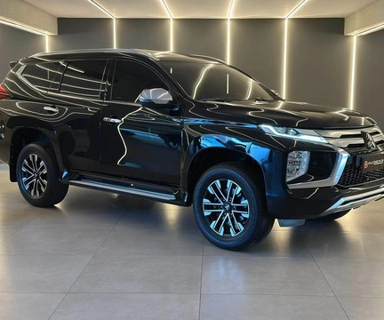 Mitsubishi Pajero 2024 Preto — foto 1 de 3