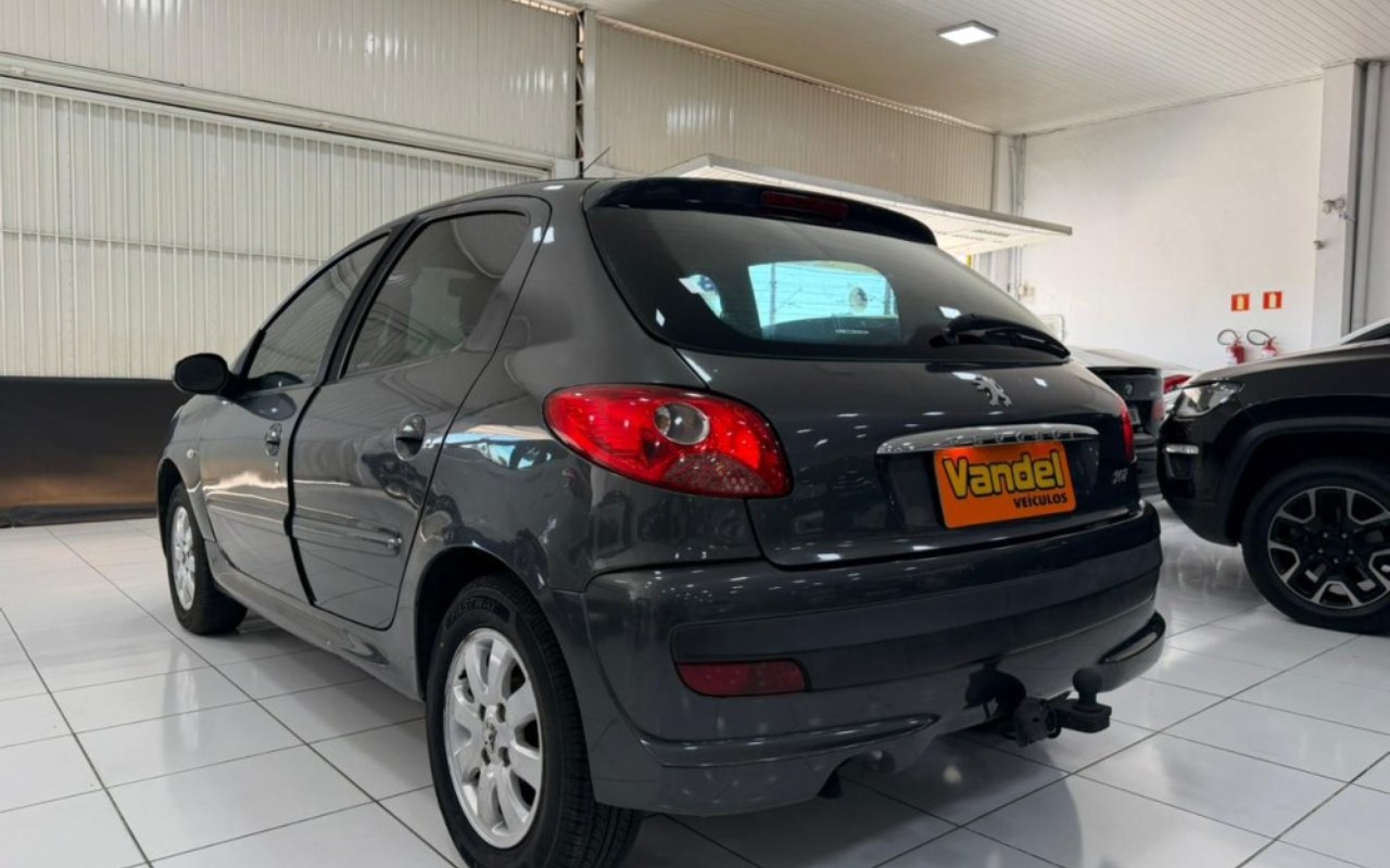 imagem-https://www.socarrao.com.br/sc-vehicle-images-prod/3177958/1786555909418-MjAyNl8wNV8wN18xNF8wM180MS5qcGc.jpg