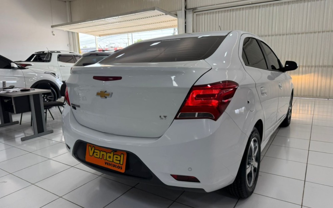 imagem-https://www.socarrao.com.br/sc-vehicle-images-prod/3178496/1786557012554-MjAyNl8wM18xNl8xNF8yMF8zOC5qcGc.jpg