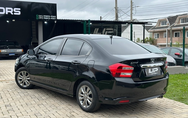 imagem-https://www.socarrao.com.br/sc-vehicle-images-prod/3181468/1786564984271-871099f1-68ec-403b-8b8e-9c631eeb83cd.jpeg
