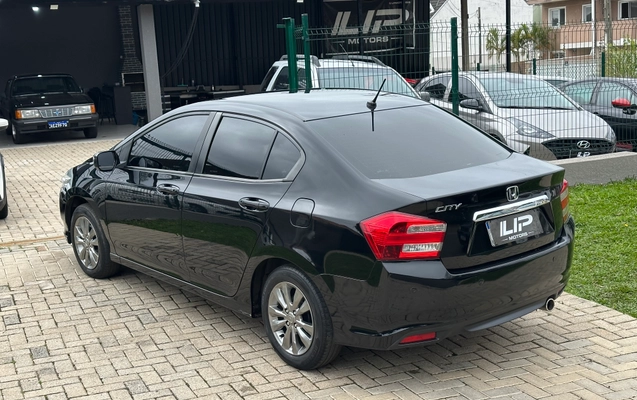 imagem-https://www.socarrao.com.br/sc-vehicle-images-prod/3181468/1786564984281-8af71838-7420-49c5-90cb-573c49cbe532.jpeg