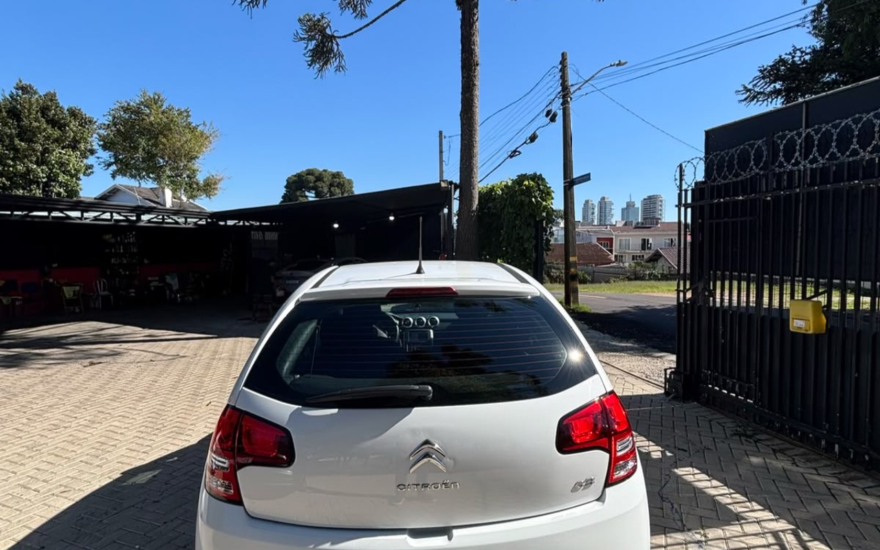 imagem-https://www.socarrao.com.br/sc-vehicle-images-prod/3181767/1786718556958-V2hhdHNBcHAgSW1hZ2UgMjAyNi0wNy0yMiBhdCAxOC40MS4xNiAoMSkuanBlZw.jpeg