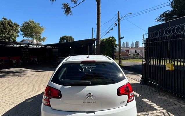 imagem-https://www.socarrao.com.br/sc-vehicle-images-prod/3181767/1786718556958-V2hhdHNBcHAgSW1hZ2UgMjAyNi0wNy0yMiBhdCAxOC40MS4xNiAoMSkuanBlZw.jpeg