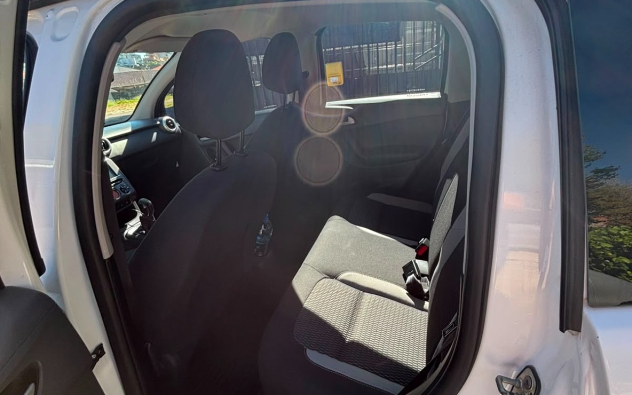 imagem-https://www.socarrao.com.br/sc-vehicle-images-prod/3181767/1786718558345-V2hhdHNBcHAgSW1hZ2UgMjAyNi0wNy0yMiBhdCAxOC40MS4xNyAoMSkuanBlZw.jpeg