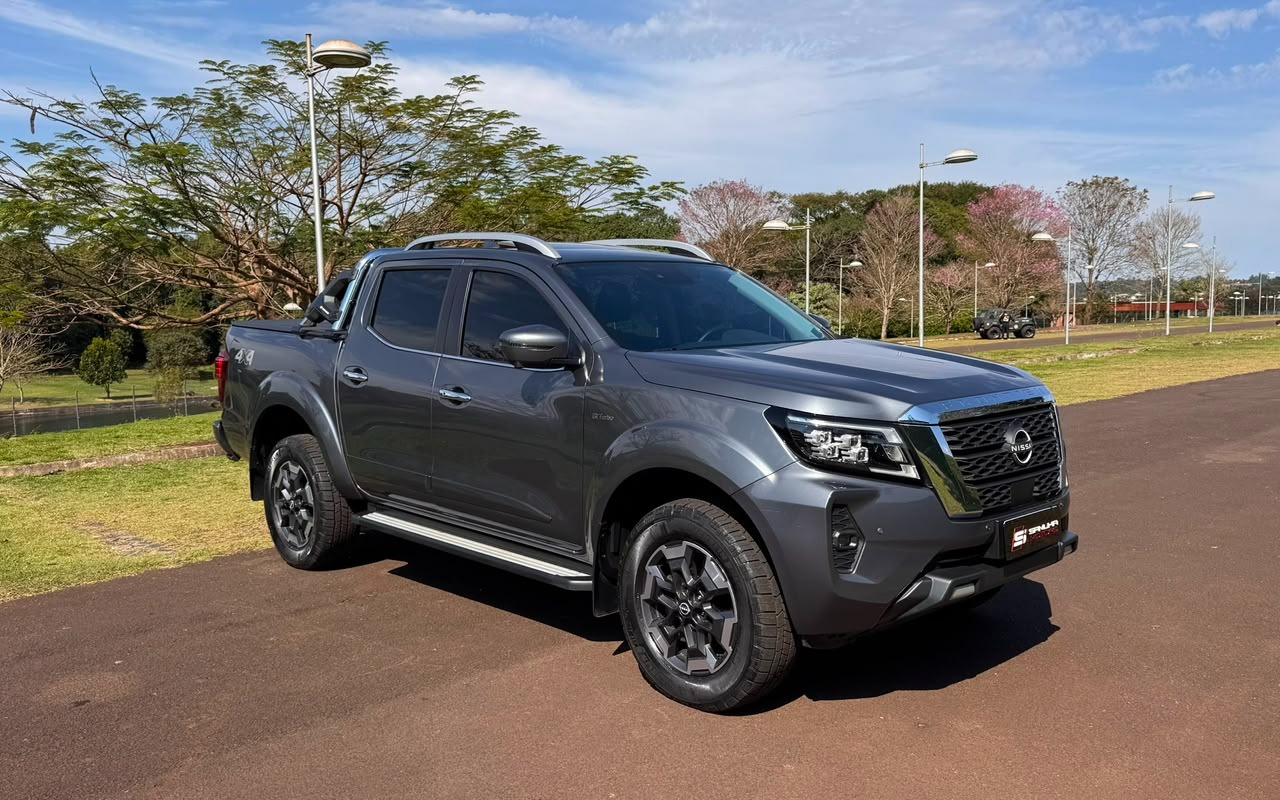 Nissan Frontier 2025 Cinza — foto 1 de 3