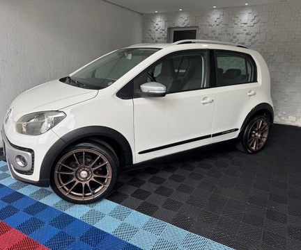 Volkswagen Up! 2015 Branco — foto 1 de 3