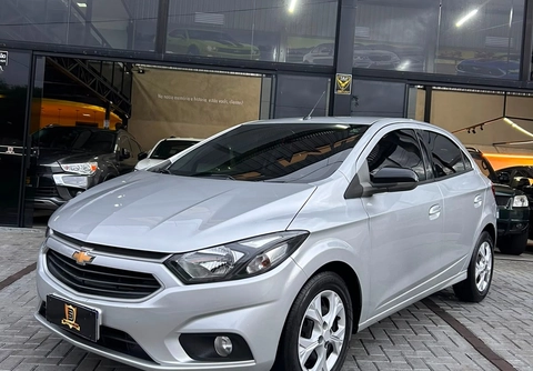 Chevrolet Onix 2018 Prata — foto 1 de 3
