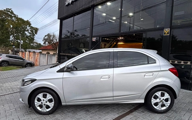 imagem-https://www.socarrao.com.br/sc-vehicle-images-prod/3200356/1786626802768-e1277831-b3f7-470f-bd92-c782e4c42627.jpg