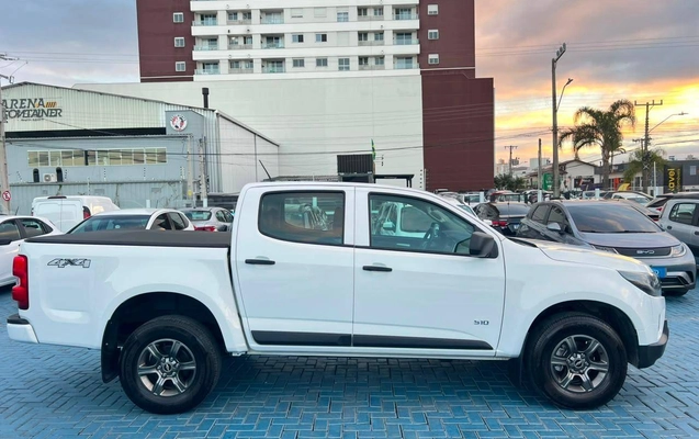 imagem-https://www.socarrao.com.br/sc-vehicle-images-prod/3202535/1788898120227-6029cd54cd414980a41dc0f1c186a6ed_1786538753996.jpg