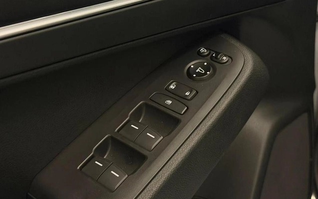 imagem-https://www.socarrao.com.br/sc-vehicle-images-prod/3202699/1789563316902-8375294_8_B_cf60b2a1fd.jpeg