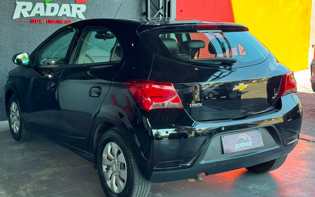 imagem-https://www.socarrao.com.br/sc-vehicle-images-prod/3202879/1786633658833-V2hhdHNBcHAgSW1hZ2UgMjAyNi0wOC0xMSBhdCAxNC40MS4yOSAoMSkuanBlZw.jpeg