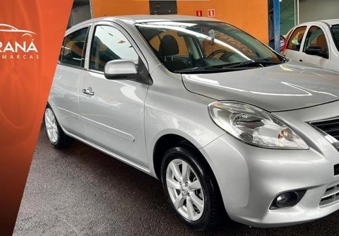Nissan VERSA 2014 Prata — foto 1 de 3