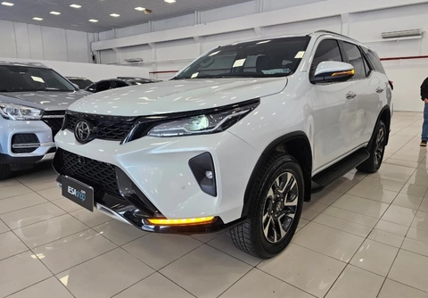 Toyota Hilux SW4 4x4 2.8 Diesel 2025 Branco — foto 1 de 3