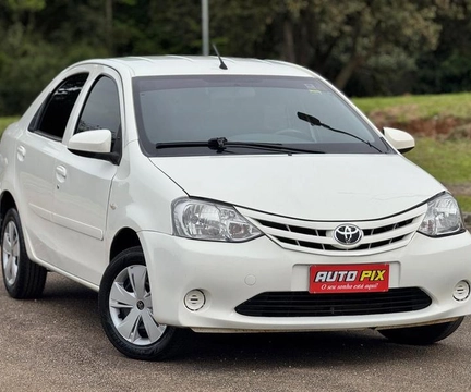 Toyota Etios 2014 Branco — foto 1 de 3