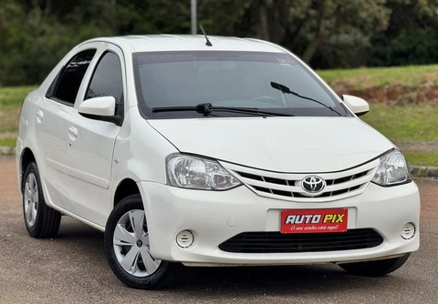 Toyota Etios 2014 Branco — foto 1 de 3