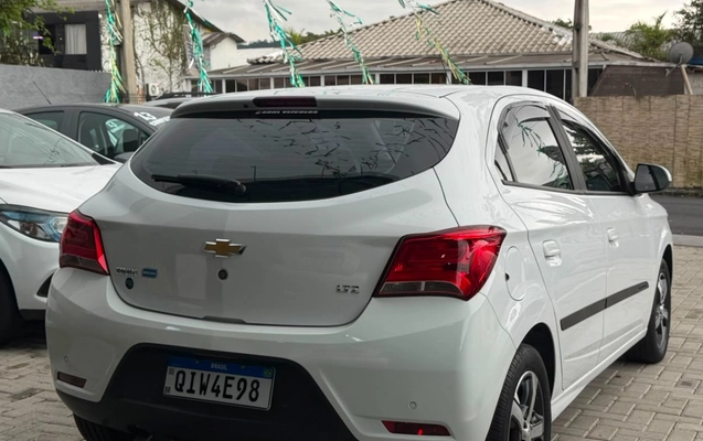 imagem-https://www.socarrao.com.br/sc-vehicle-images-prod/3204955/1786639018210-V2hhdHNBcHAgSW1hZ2UgMjAyNi0wOC0xMyBhdCAxMi41MS4wMyAoMSkuanBlZw.jpeg