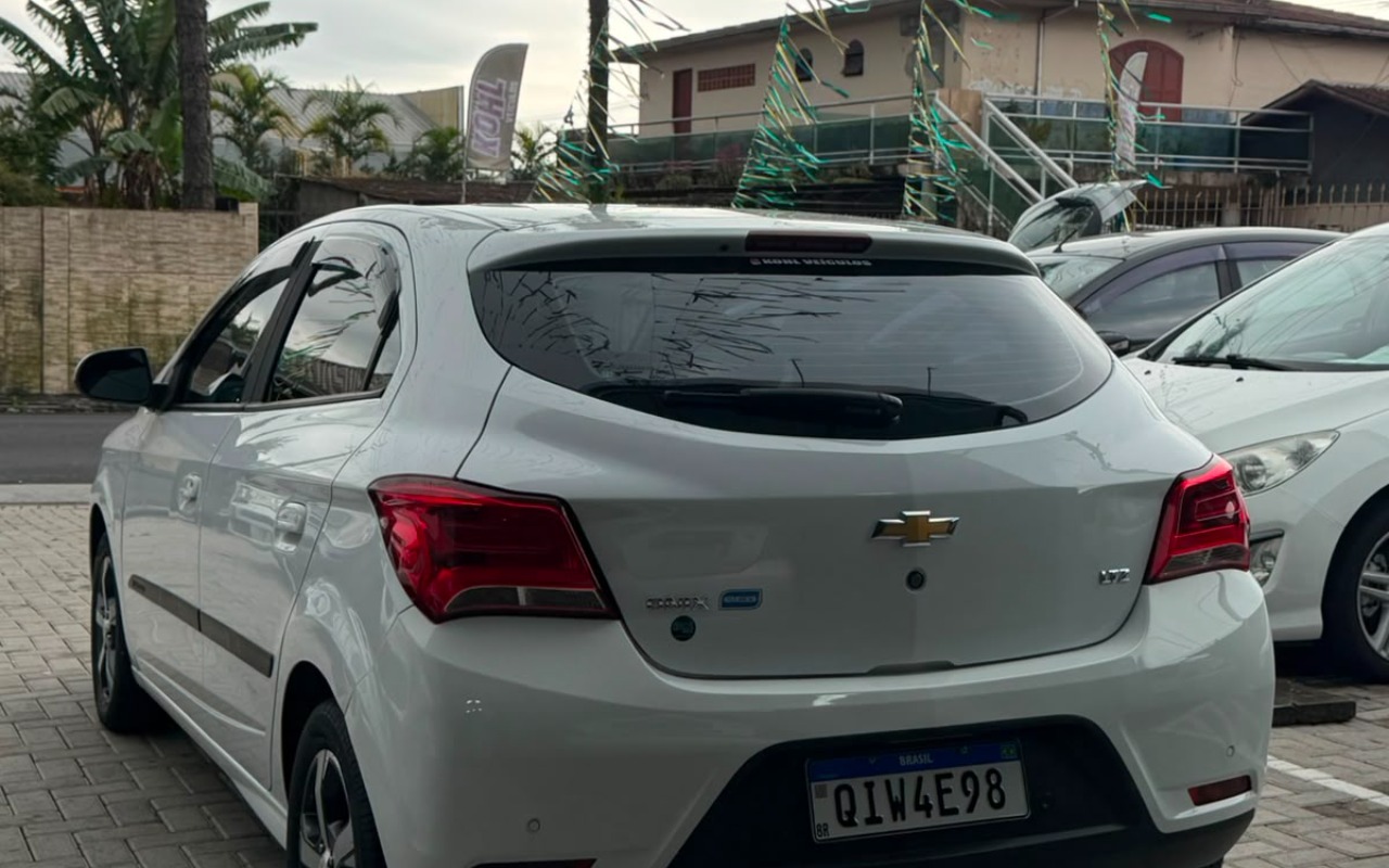imagem-https://www.socarrao.com.br/sc-vehicle-images-prod/3204955/1786639018319-V2hhdHNBcHAgSW1hZ2UgMjAyNi0wOC0xMyBhdCAxMi41MS4wMy5qcGVn.jpeg