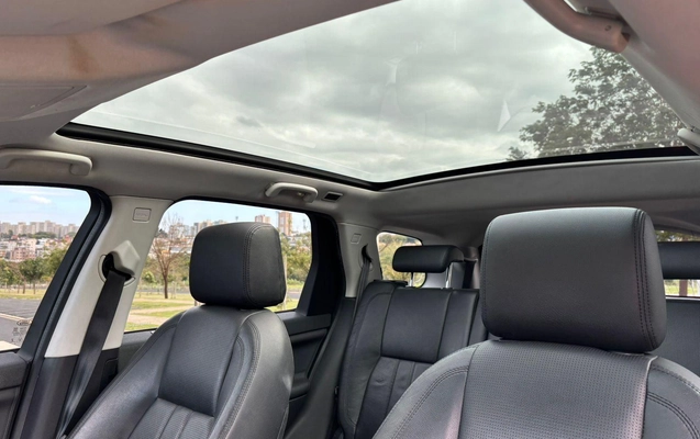 imagem-https://www.socarrao.com.br/sc-vehicle-images-prod/3206736/1789650252223-01868f1d00ea439a9906d6334bf2b96c_1762429813035.jpeg