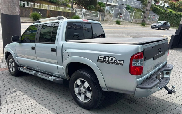 imagem-https://www.socarrao.com.br/sc-vehicle-images-prod/3207618/1786646574219-4e24037e-de60-3b86-0b45-3a230e983f6f.jpg