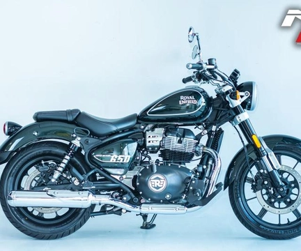 Royal Enfield Super Meteor 650 Interstellar 2025 Verde — foto 1 de 3